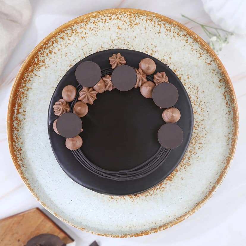Creamy Chocolate Dream Cake Half Kg view 4