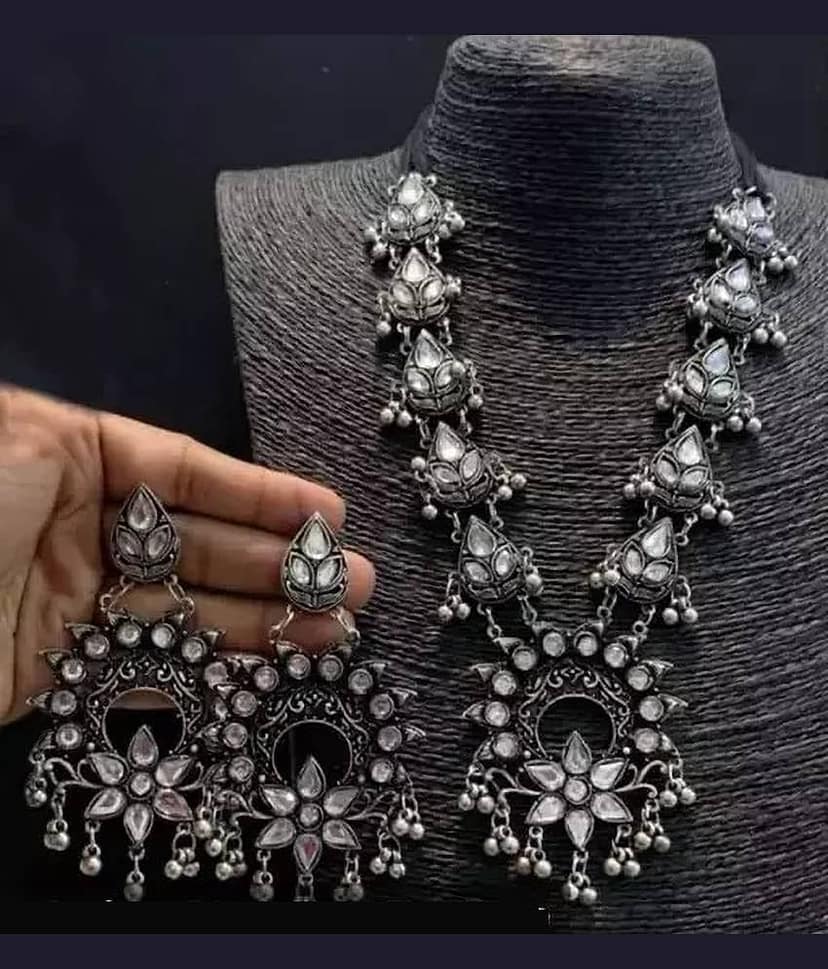 Samridhi DC Silver Alloy Necklace Set ( Pack of 1 )