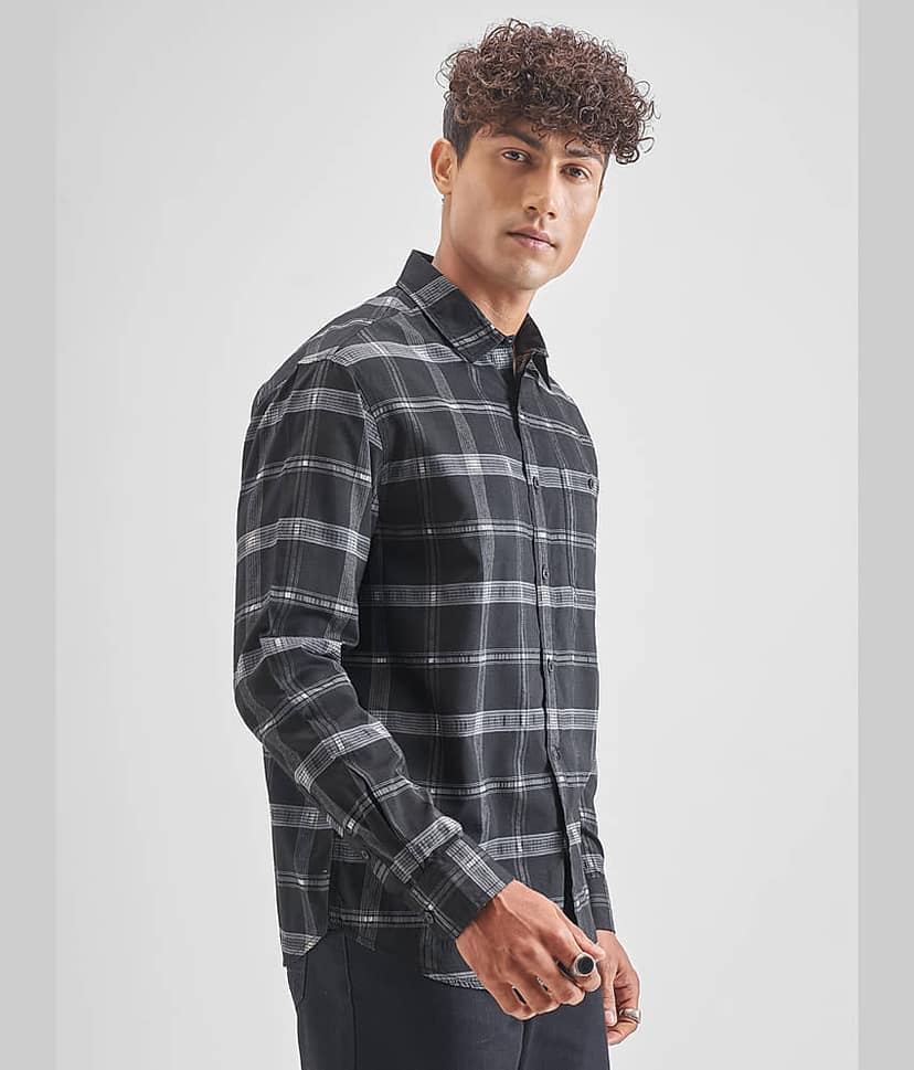 Highlander Viscose Relaxed Fit Checks Full Sleeves Men's Casual Shirt - Black ( Pack of 1 ) view 6