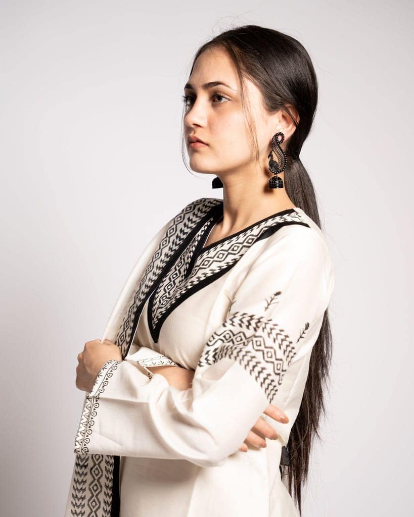 White Chanderi Kurta Set with Lace Trim by Aagaaz Jaipur view 5