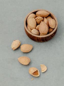 Almond Kuff With Shell - 500 gm