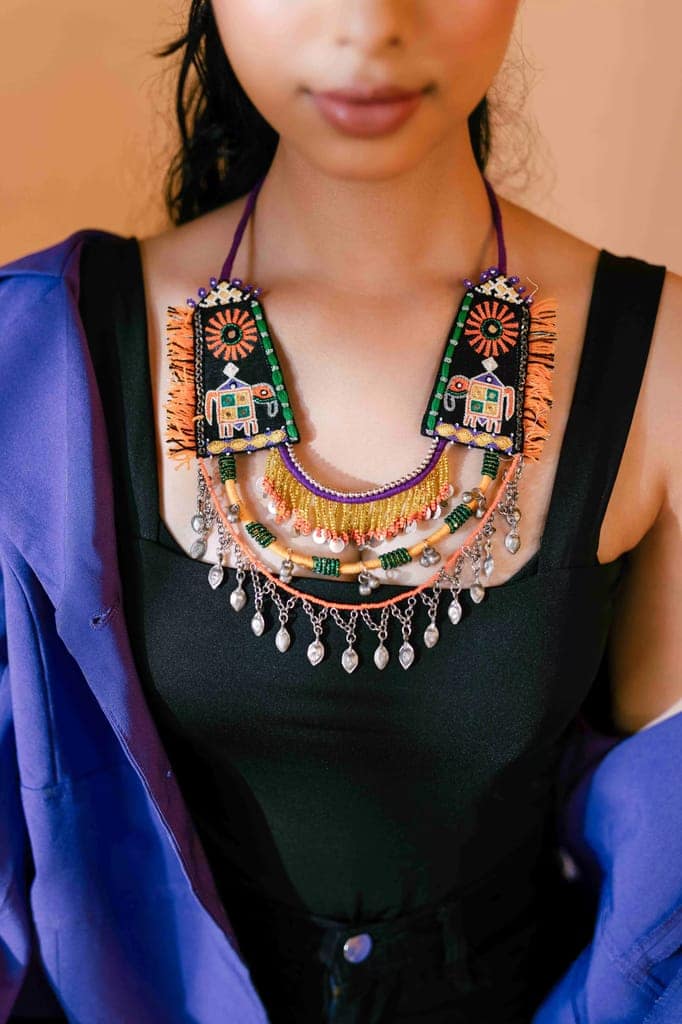 Veto Tha!! Neckpiece view 2