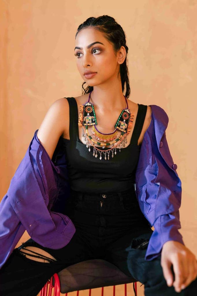 Veto Tha!! Neckpiece view 3