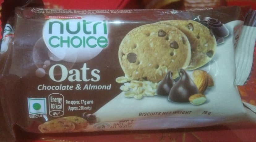 Britannia nutrichoice oats chocolate & almond