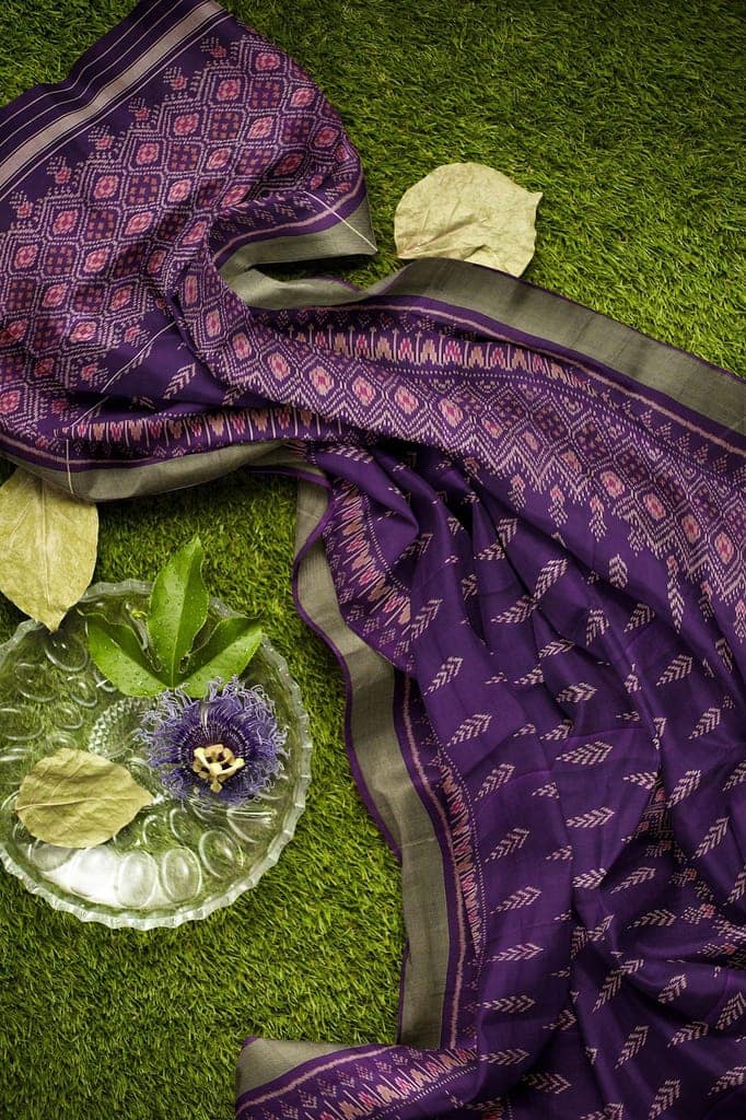 Garvi Gurjari (A Gujarat Govt Enterprise Women Purple Shaded Handloom Single Ikat Silk Patola Saree (GGCSIKS100) view 6
