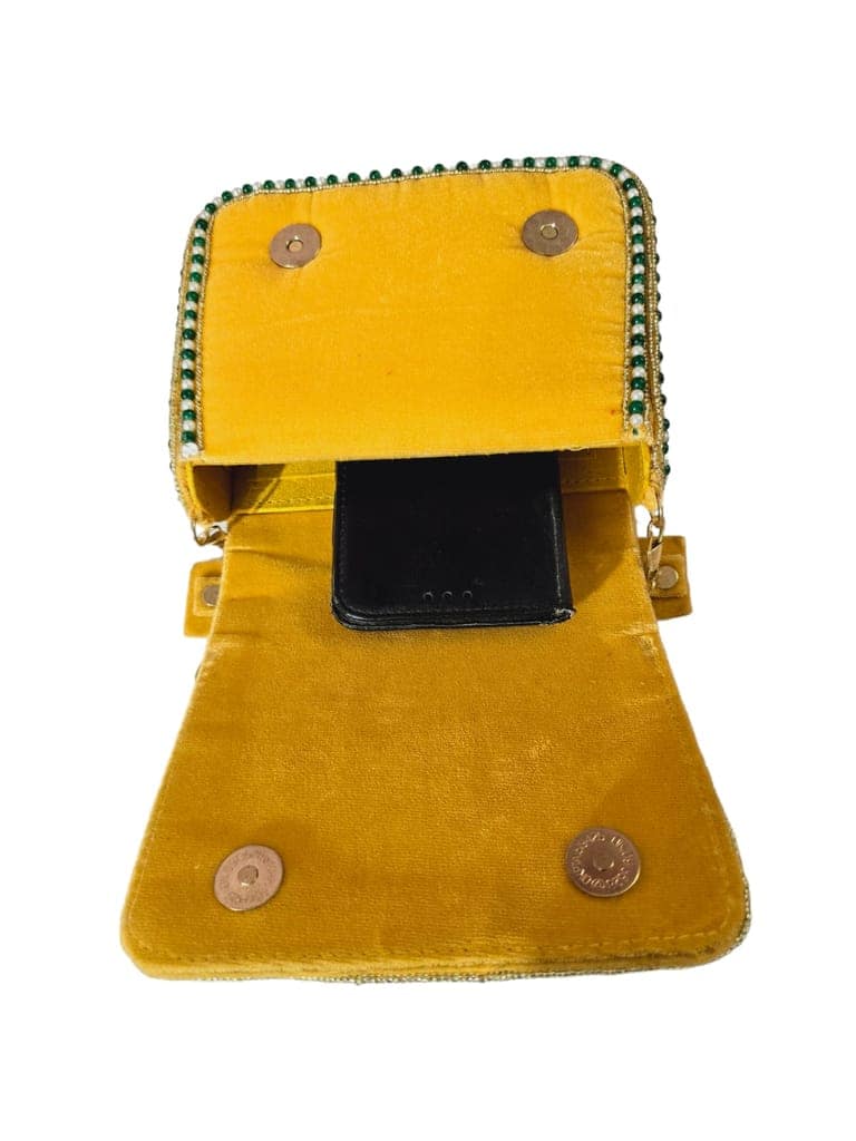 Ayaan woman handmade clutch view 4