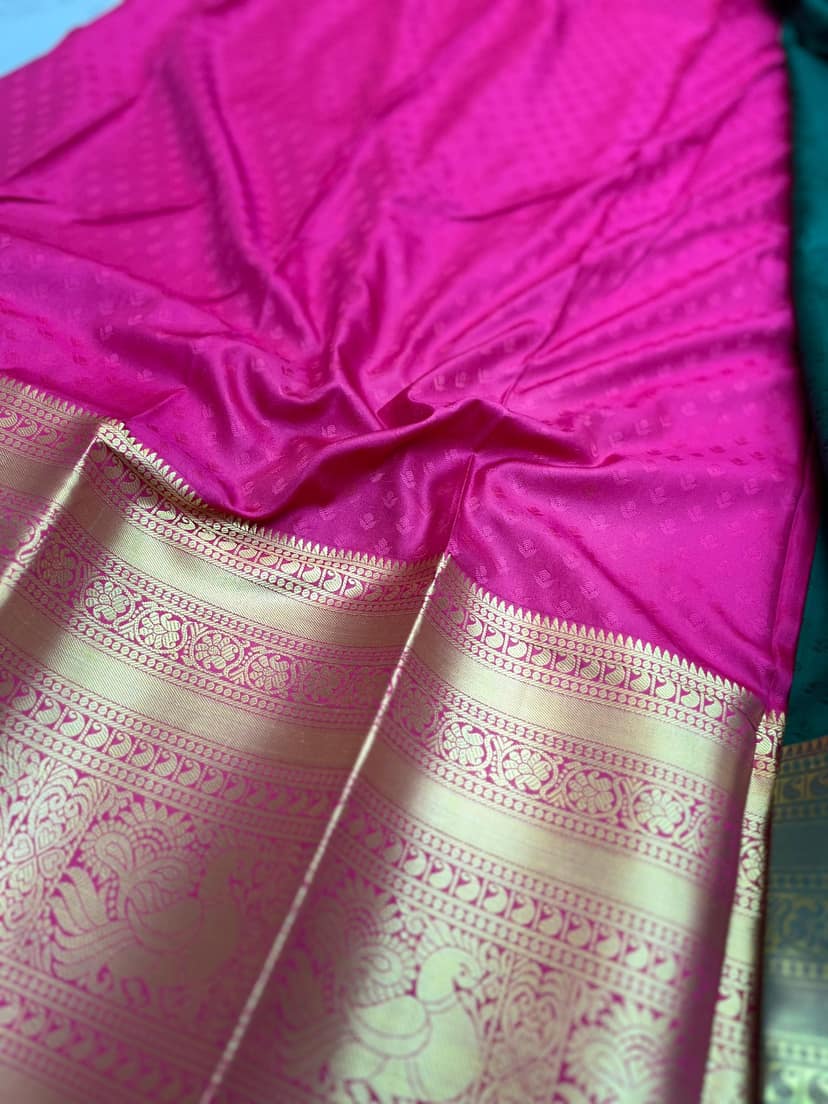 Dark Green Color Long Border Saree with Gold Zari work Contrast Pallu and Plain Bordered Blouse view 2