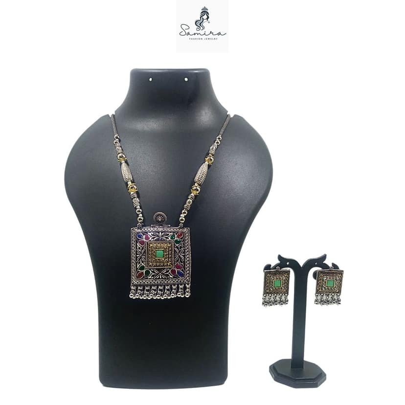 SAMIRA Luxury Handcrafted Necklace Jewellery Set with Ear Rings Oxidized Square Pendant