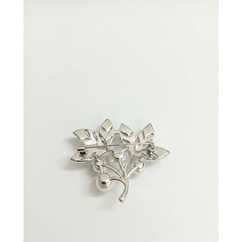 Elegant Leaf and Pearl Embellished Silver-Toned Brooch view 2