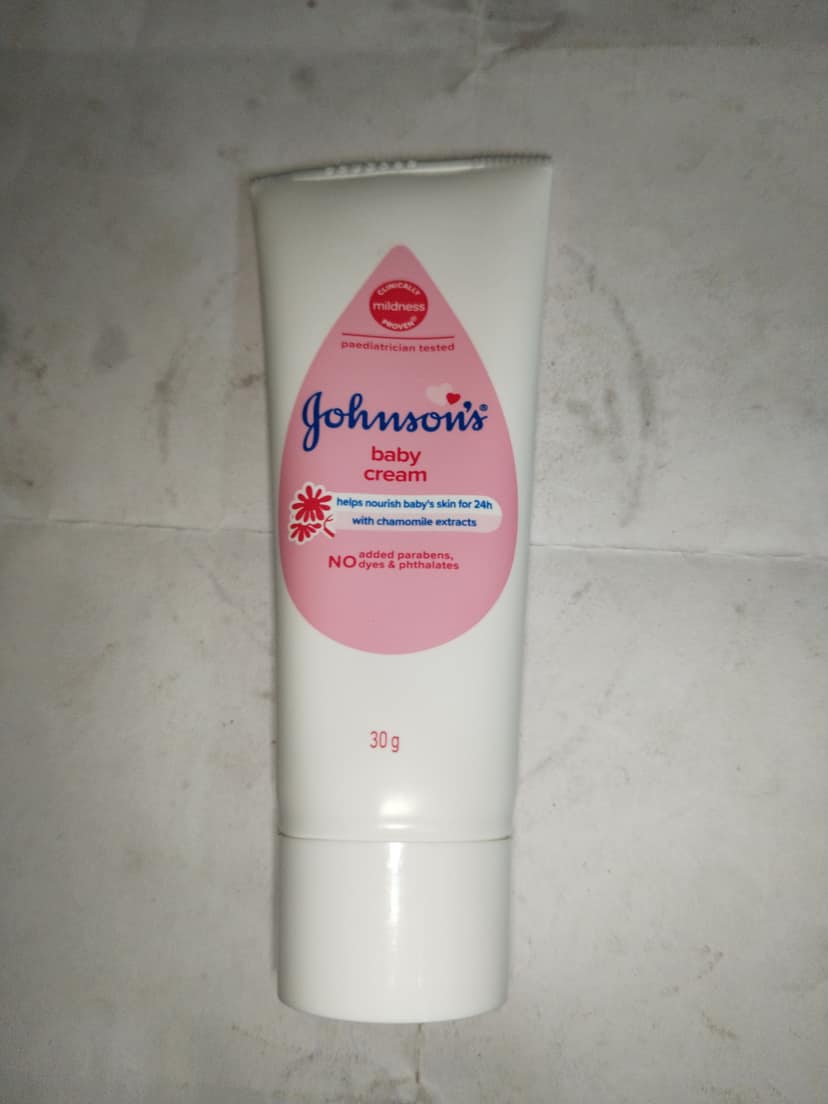 Johnson's Baby Cream Helps nourish baby's skin
