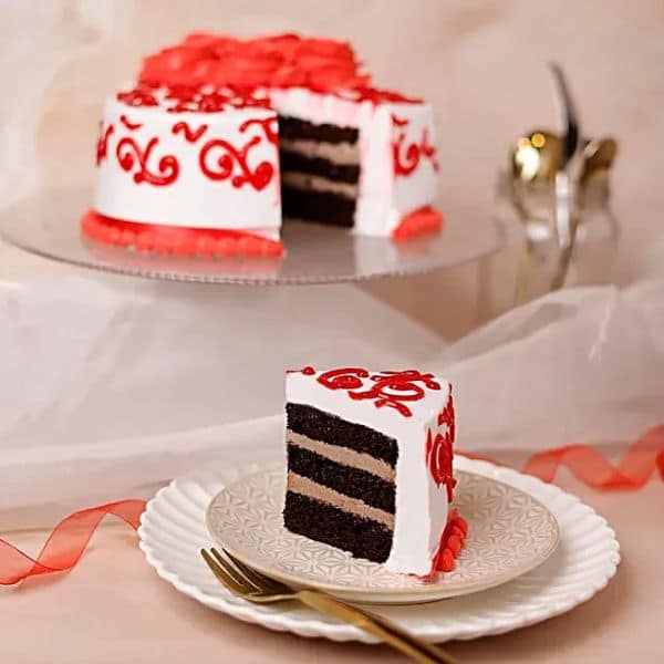 Rosy Heart Chocolate Cake Half Kg view 3