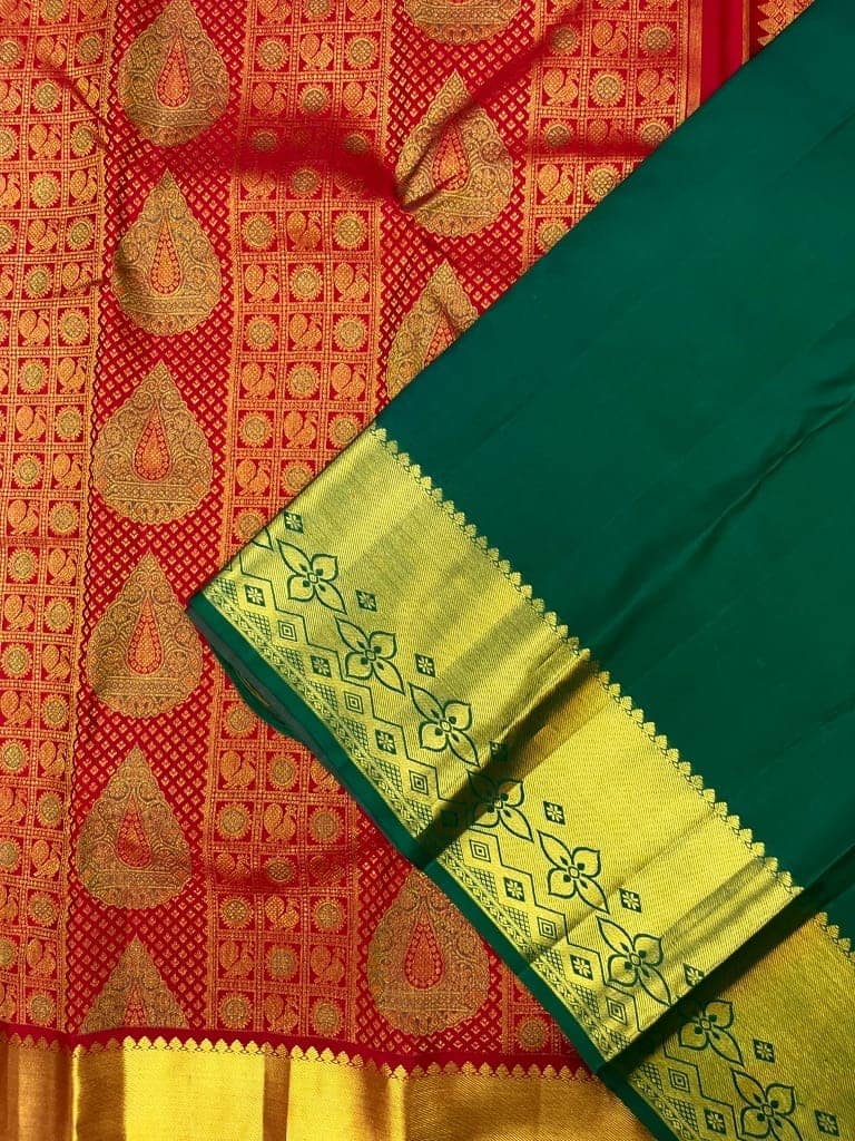 Red with Bottle Green Color Checked Pattern Small Peacock & Chakra with Grand Thilagam Design Zari Woven Pure Silk Saree view 3