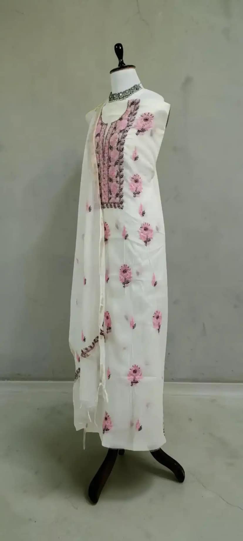 Handwoven Lucknow Chikankari Mul Cotton Hand-Embroidered Dress Material view 2