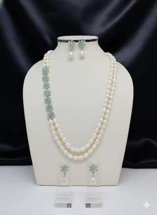 Two Layered Emerald Bloom White Pearl Set