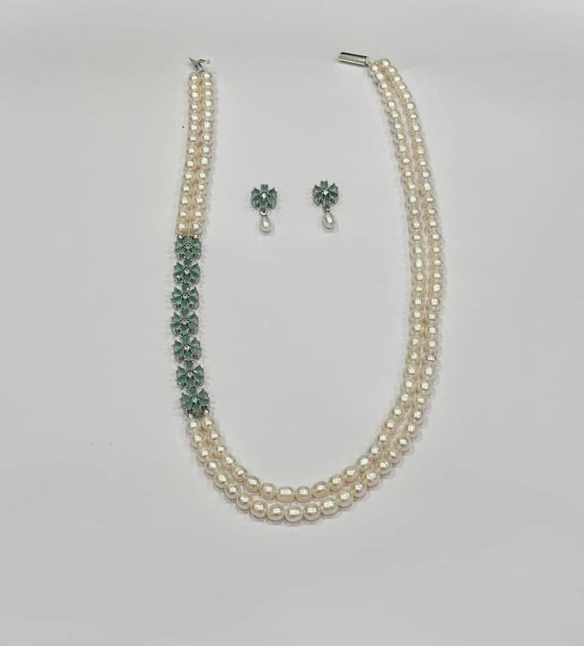 Two Layered Emerald Bloom White Pearl Set view 2