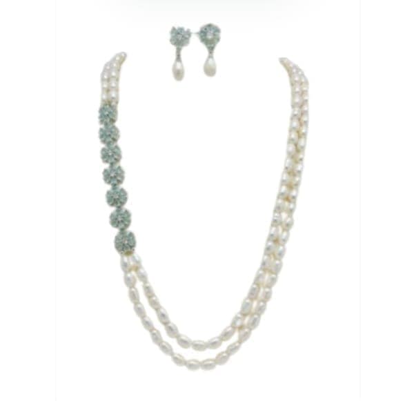 Two Layered Emerald Bloom White Pearl Set view 3