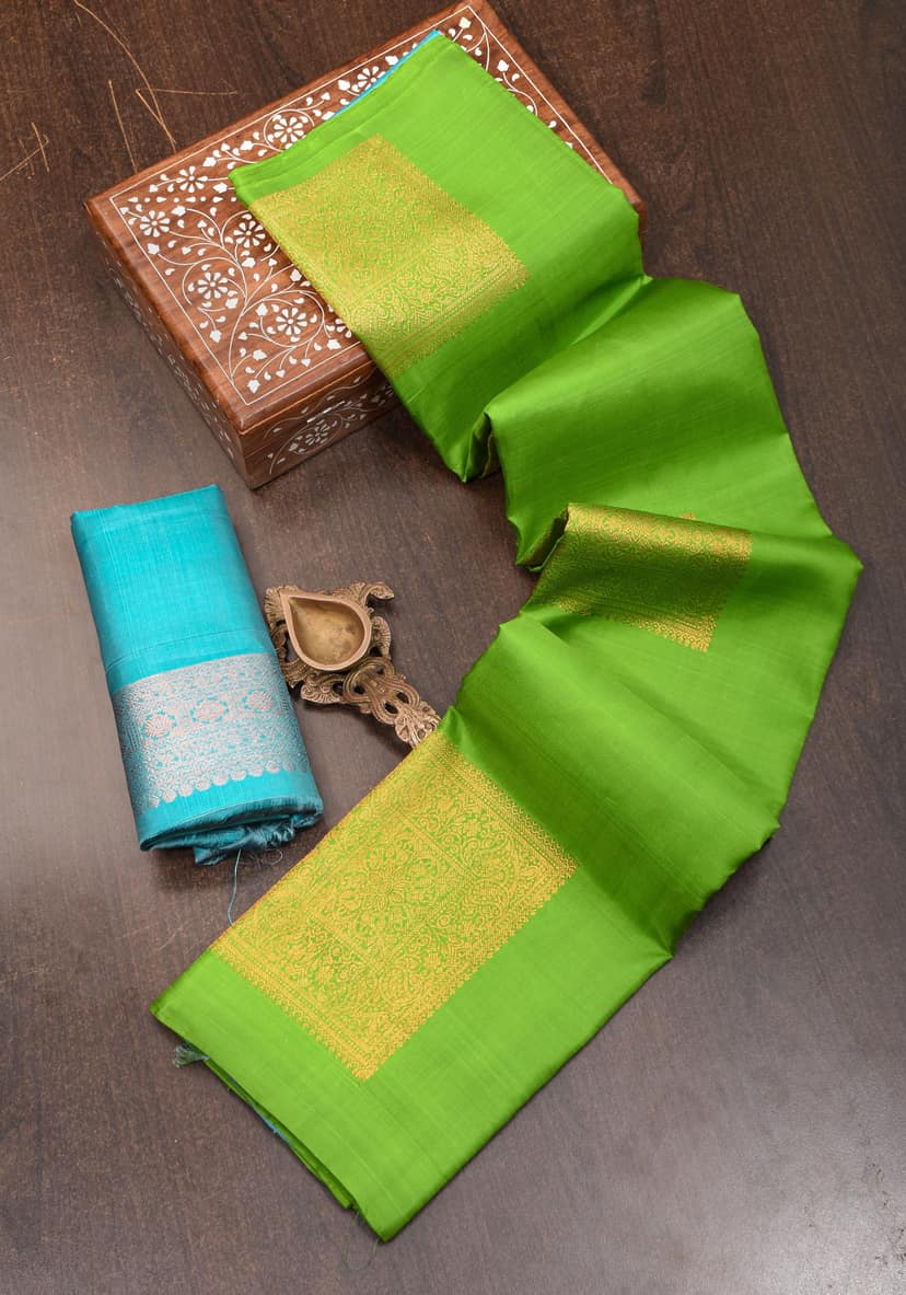 Kelly Green Borderless Kanjivaram Soft Silk Saree with geometric zari motifs and contrast Turquoise pallu | SILK MARK CERTIFIED view 2