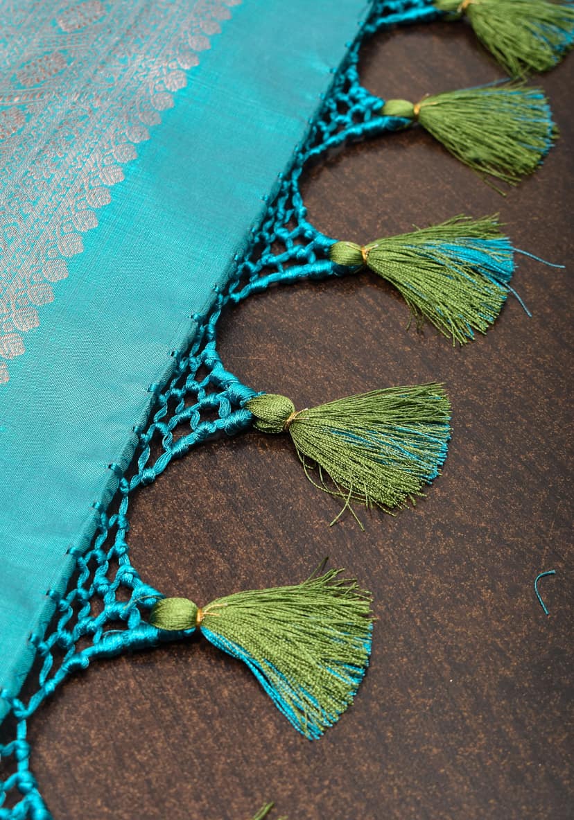 Kelly Green Borderless Kanjivaram Soft Silk Saree with geometric zari motifs and contrast Turquoise pallu | SILK MARK CERTIFIED view 6