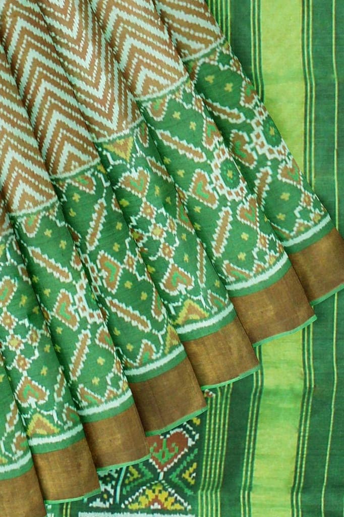 Garvi Gurjari (A Gujarat Govt Enterprise Women Golden and Parrot Green Shaded Handwoven Single Ikat Silk Patola Saree(GGCSIKS64) view 6