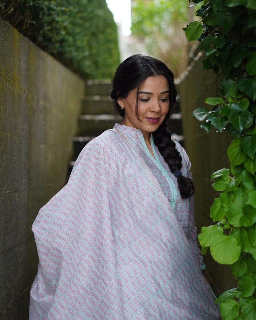 Lavender Butti Jaal Chanderi Kurta Set by Aagaaz Jaipur view 3