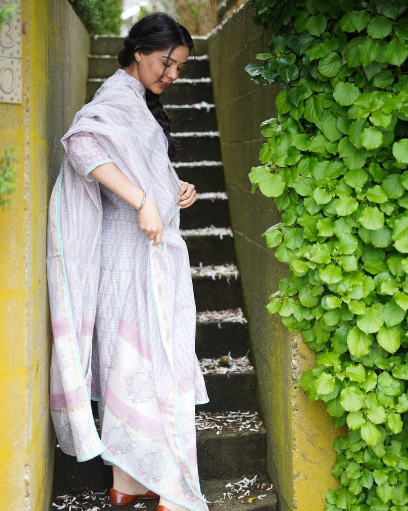 Lavender Butti Jaal Chanderi Kurta Set by Aagaaz Jaipur view 4