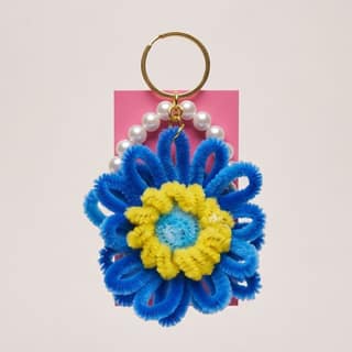 Artistic Pipe Cleaner Flower Keychain with Pearl Accents (Blue)