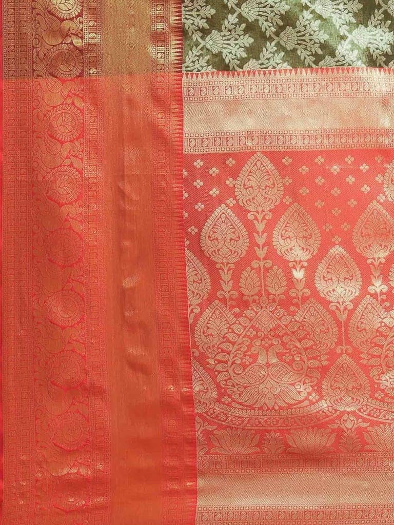 Women's Brocade Soft Silk Zari Woven Saree With Unstiched Blouse Piece view 4