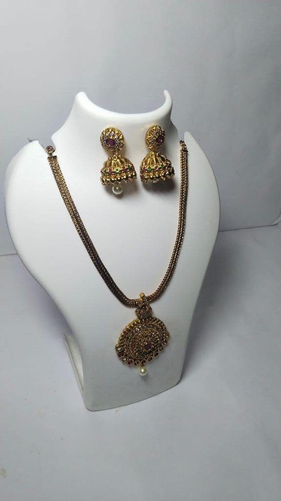 Gold-plated Kundan and Pearl Necklace Set with Earrings view 2