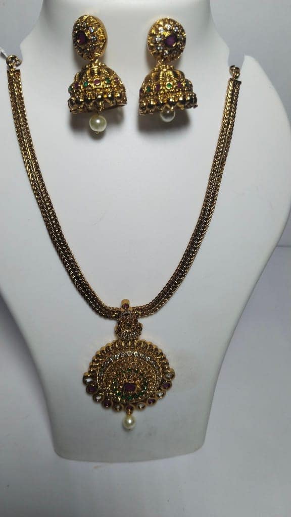 Gold-plated Kundan and Pearl Necklace Set with Earrings view 4