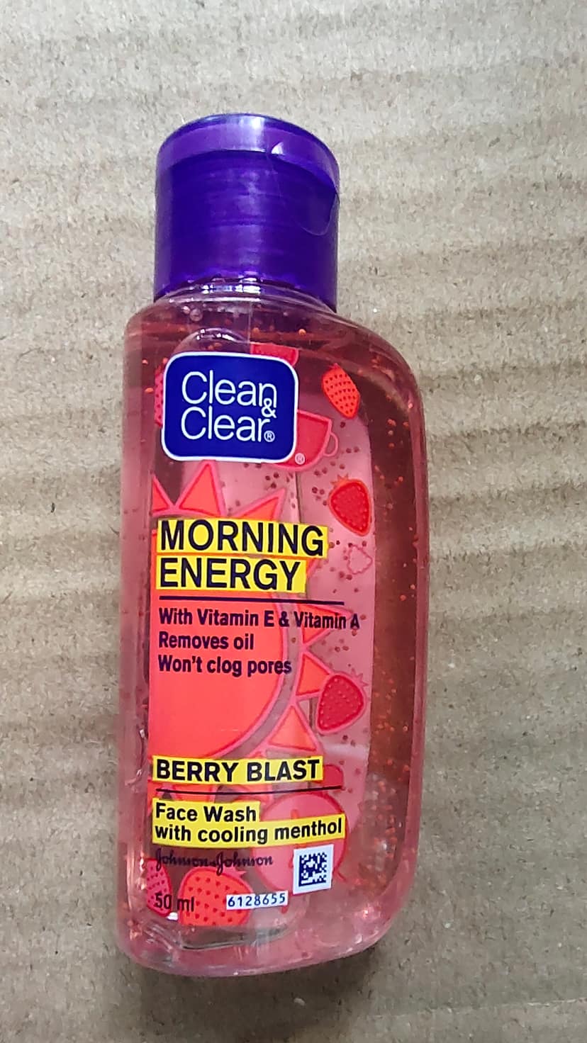 Clean and clear facewash berry blast with cooling menthol