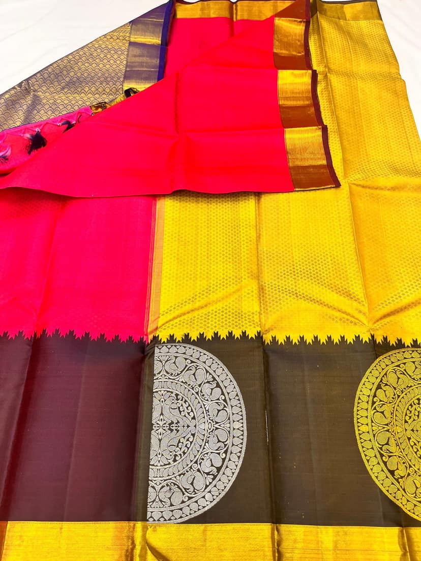 Yellow With Blue Color Long Border Kanjivaram Pure Silk Saree Has Pink Color Center Pleats view 4