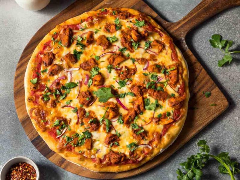 Chicken tikka pizza