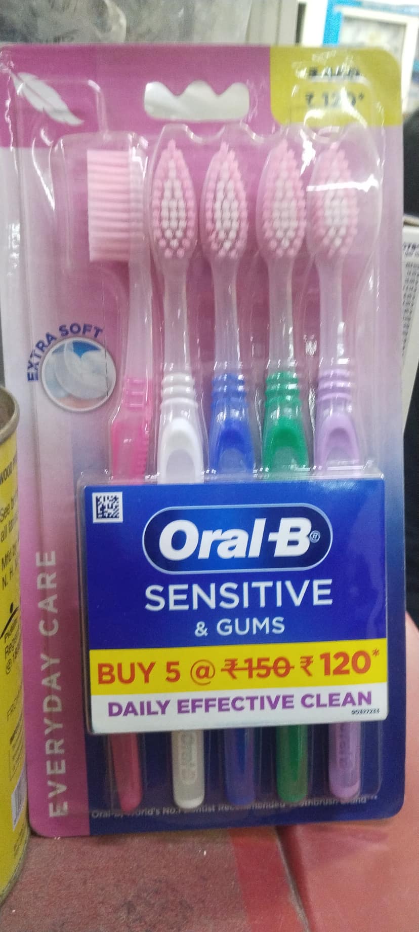 Oral b sensitive & gum daily effective clean toothbrush