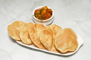 Dum Aloo & 10 Puri