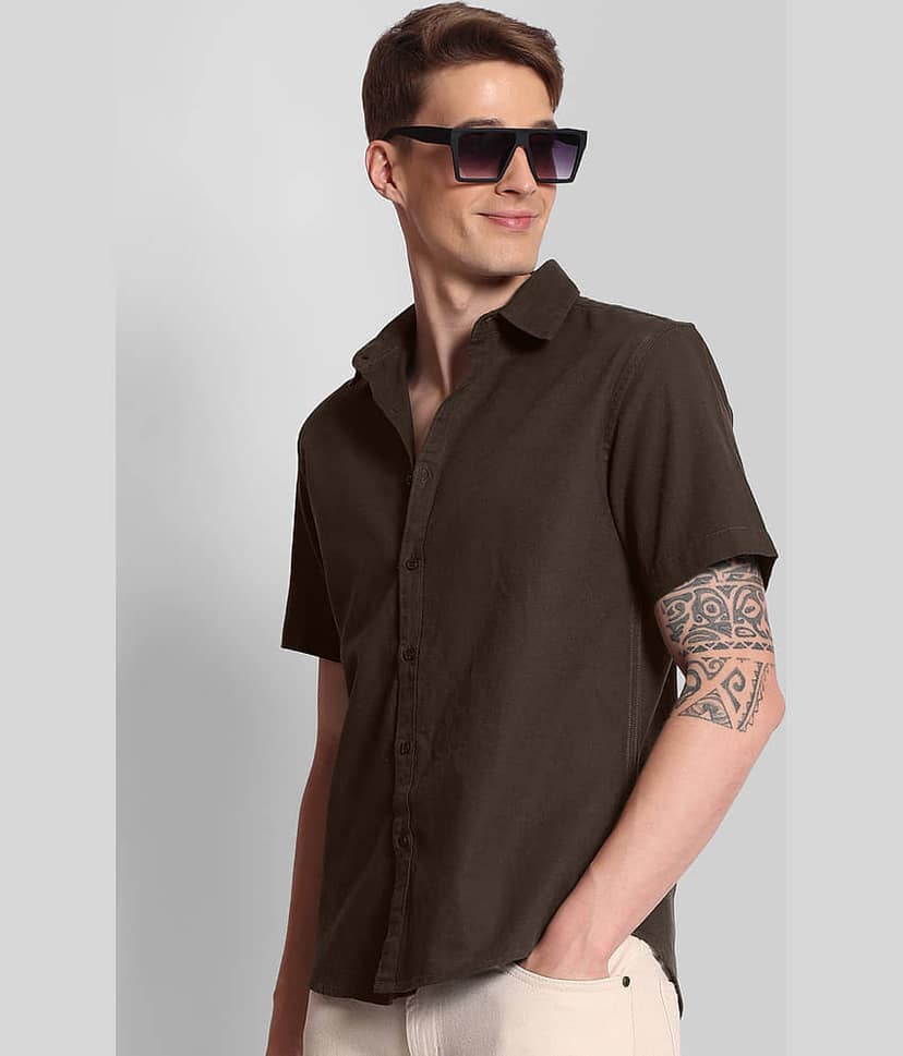 Bene Kleed Cotton Blend Regular Fit Solids Half Sleeves Men's Casual Shirt - Coffee ( Pack of 1 )