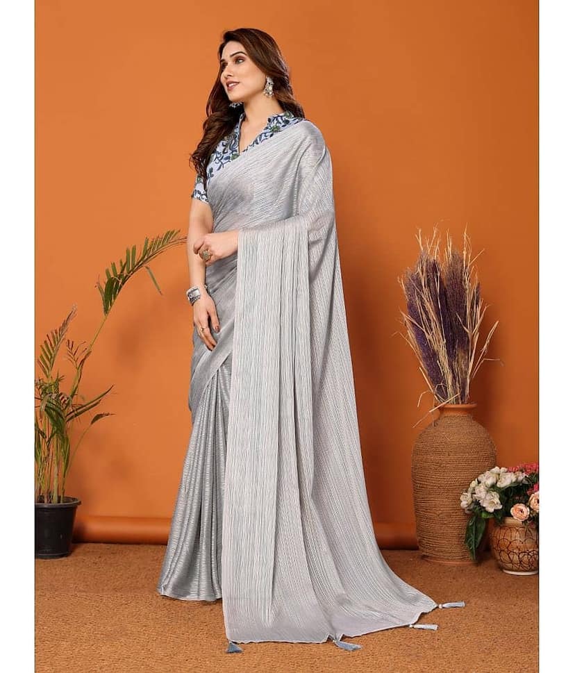 BLEESBURY Chiffon Solid Saree With Unstitched Blouse Piece ( Light Grey ) view 2