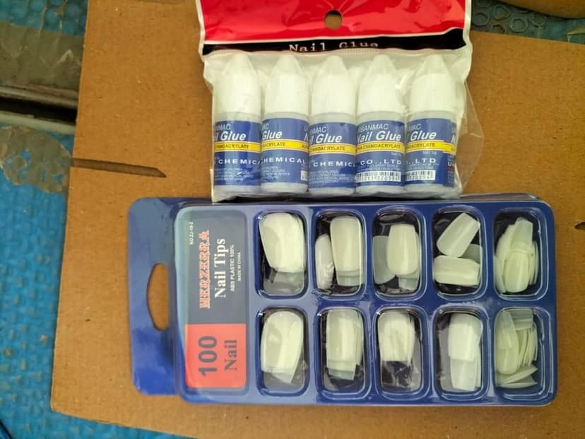Artificial Curve Tips Fake Nails With 1 Glue Bottle (White) view 2