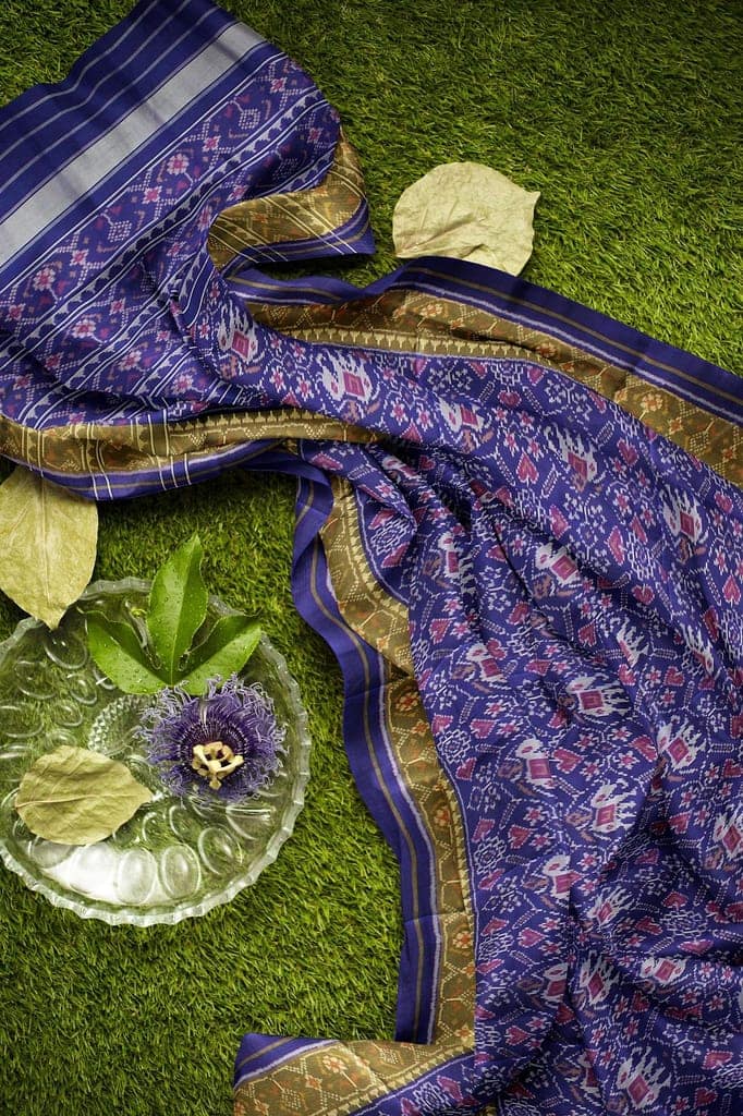 Garvi Gurjari (A Gujarat Govt Enterprise Women Blue Shaded Handloom Single Ikat Silk Patola Saree (GGCSIKS137) view 8