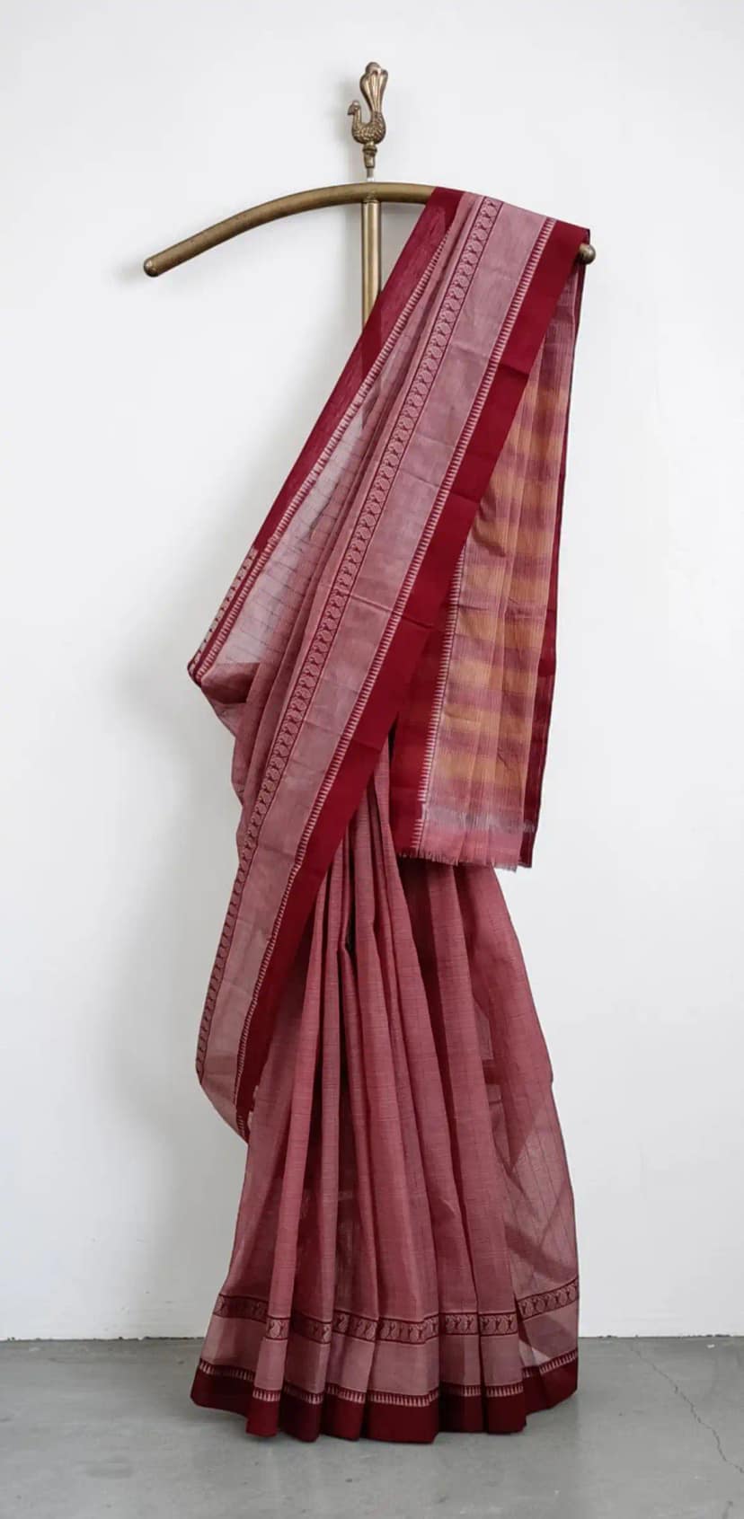 Narayanpet Handloom Cotton Saree in Dusty Rose, Chikki Paras Border view 3