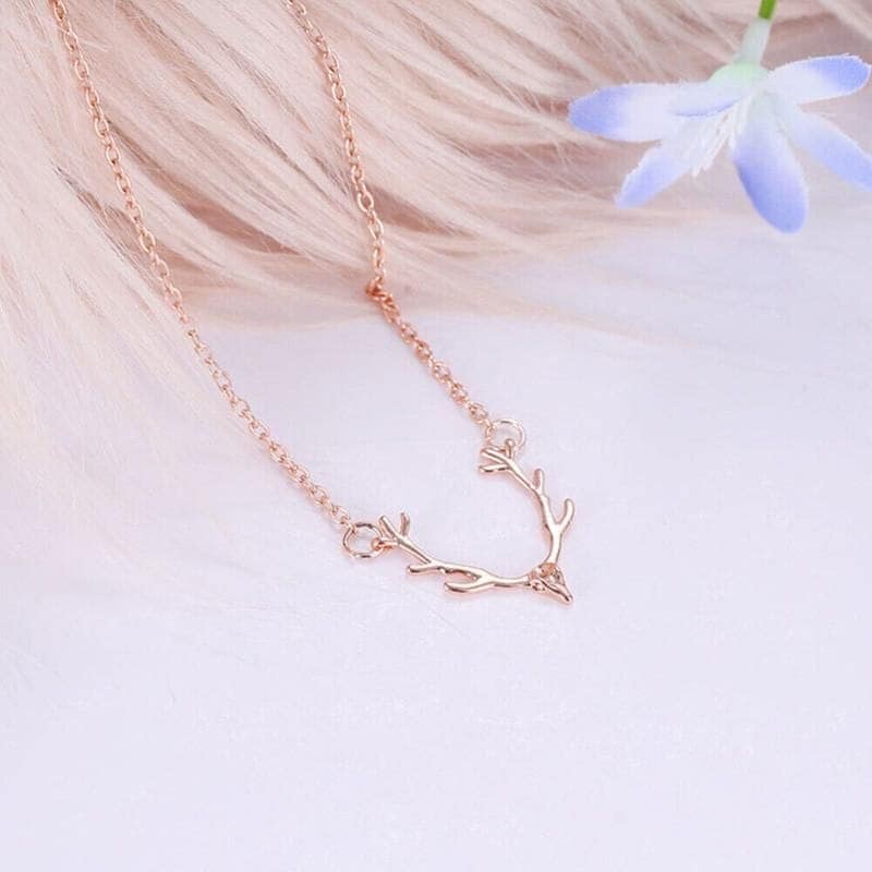 Yuletide Elegance: Classic Gold Choker Necklace view 2