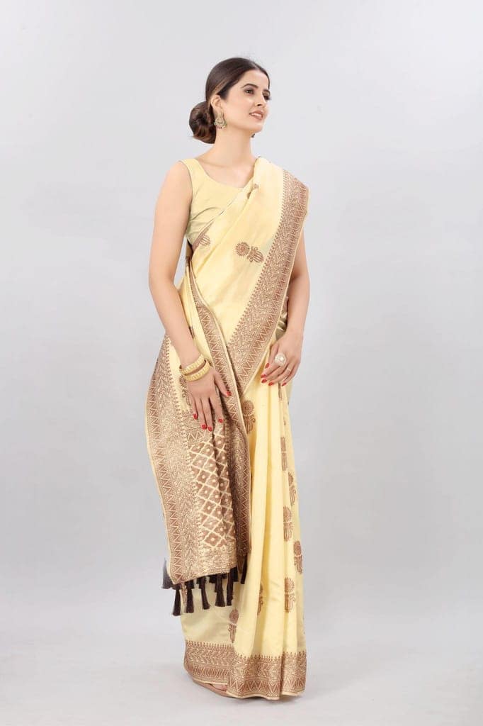 Beige &amp; Gold Toned Woven Soft Silk Kanjeevaram Saree view 2