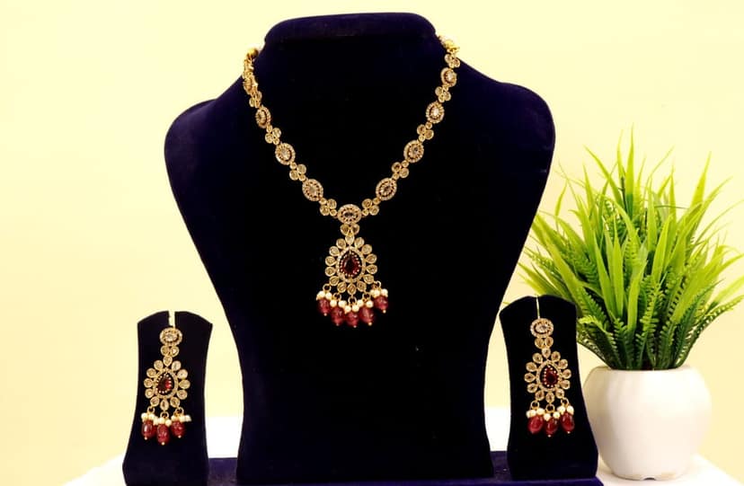 Bridal Necklace Set with Kundan Stones and Pearls view 4