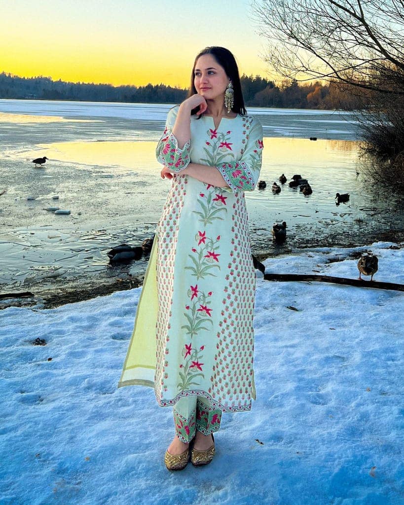 Chanderi kurta set with hand work by Aagaaz Jaipur view 5
