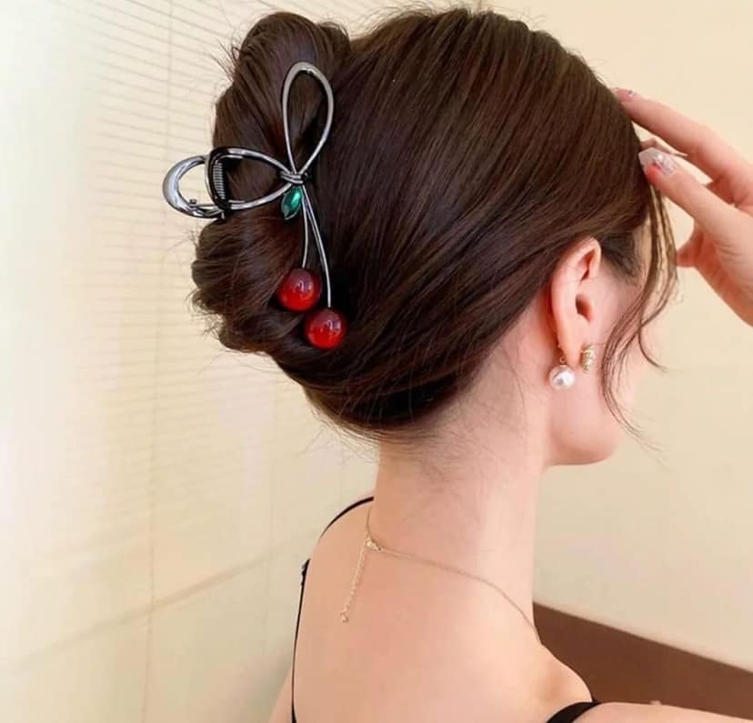 Premium & Fashionable Girls Hairs Clutch view 3