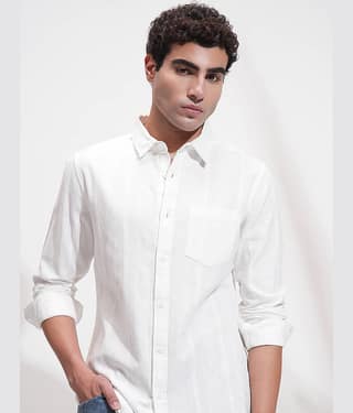 Highlander 100% Cotton Relaxed Fit Solids Full Sleeves Men's Casual Shirt - White ( Pack of 1 )