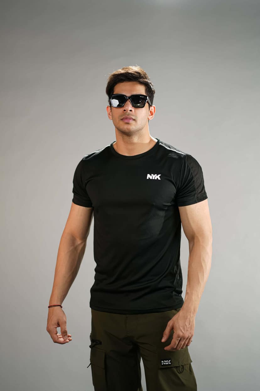 Black Solid Slim Fit T-Shirt
