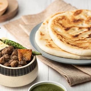 Baked kulcha with chole 2 pcs (serves 1)