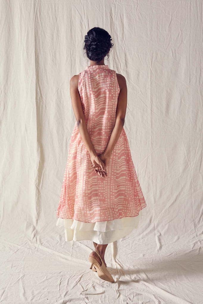 Dusted Pink Batik Sleeveless Dress In Handloom Kota Doria And Off White Checks Cotton Khadi Mulmul view 2