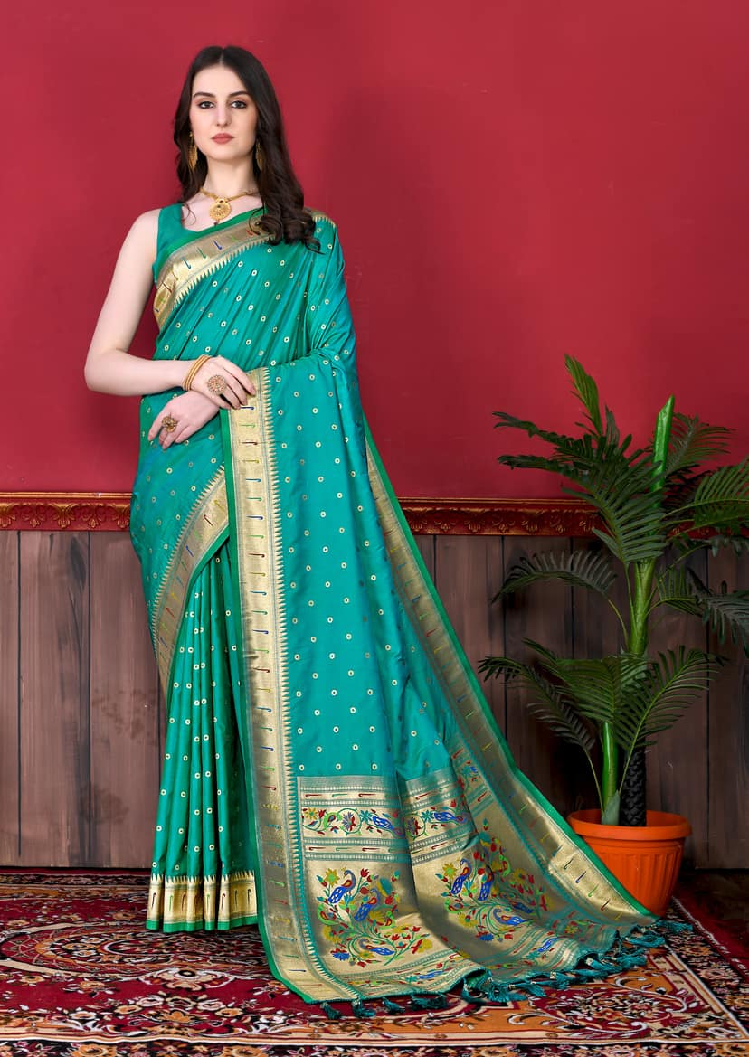 Yavira silk Women's Green Handwoven Jacquard Saree