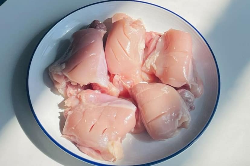 Fresh Boneless Chicken - 20 kg - One pack of boneless chicken view 4